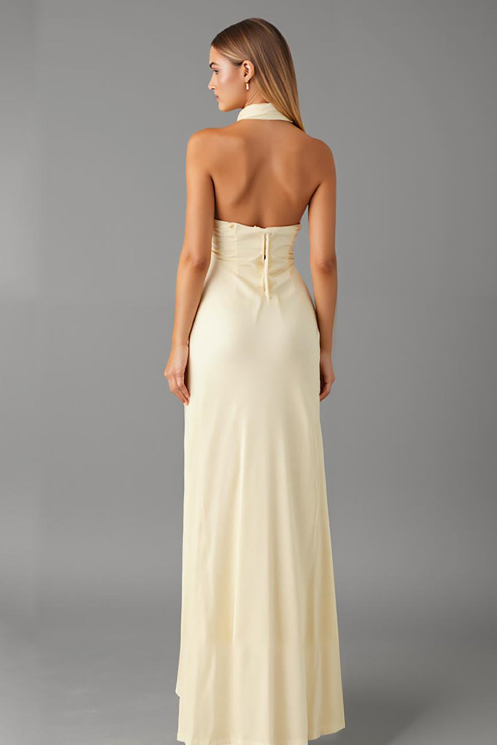 Daffodil Etui Ballkleid aus Chiffon mit V-Ausschnitt