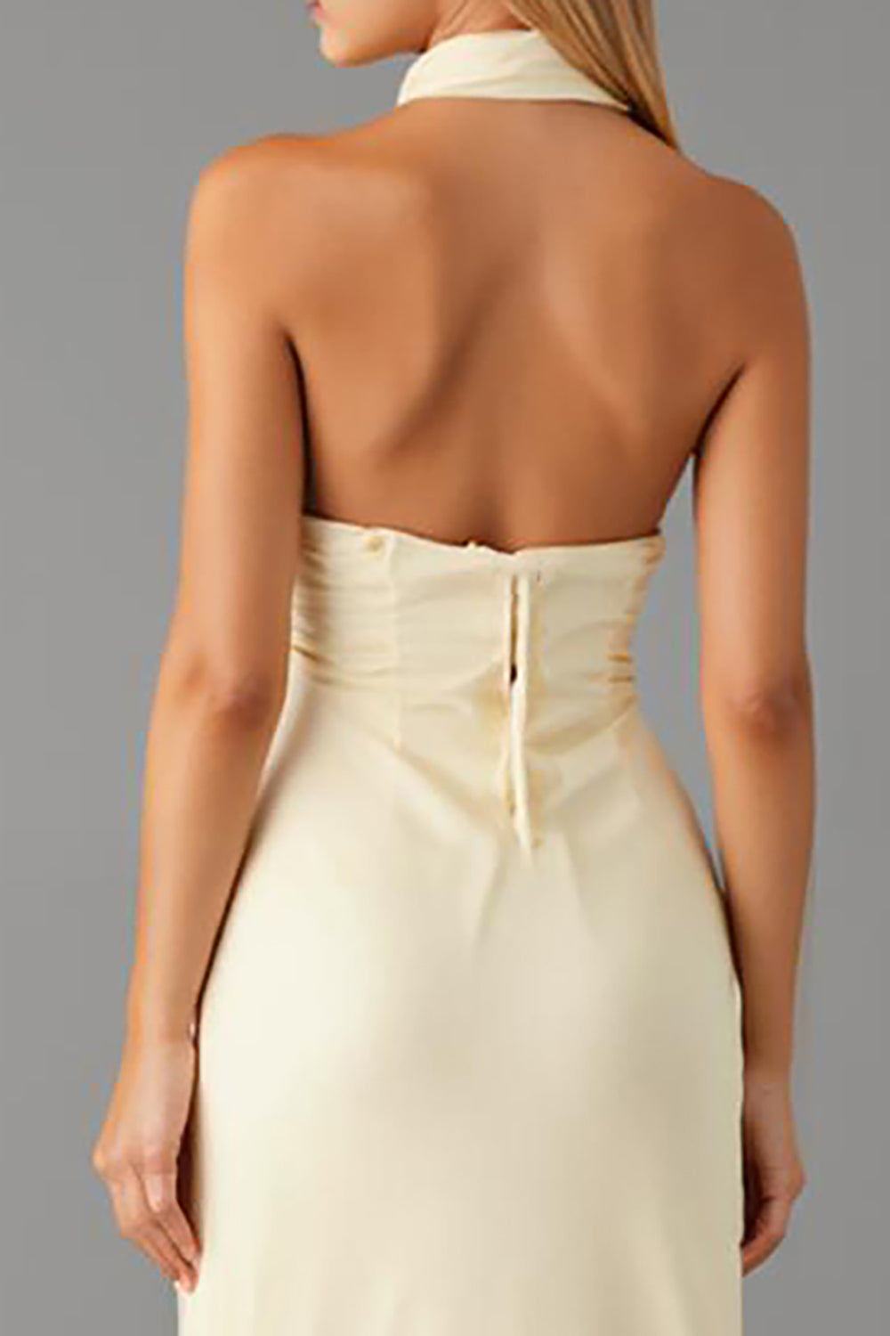 Daffodil Etui Ballkleid aus Chiffon mit V-Ausschnitt