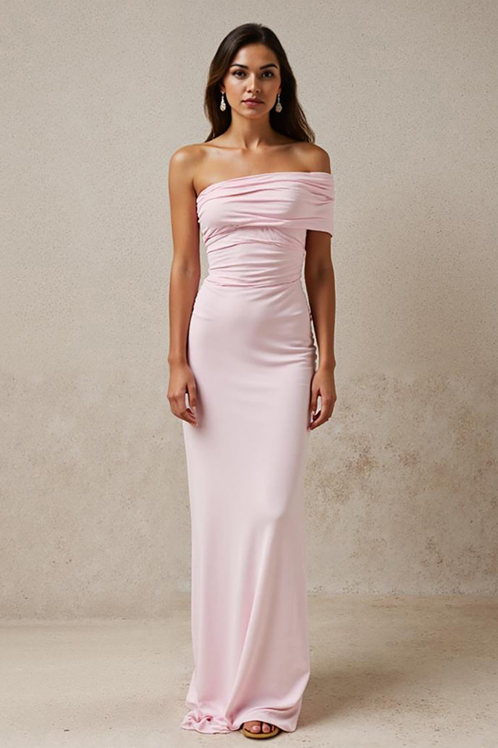 Eine Schulter Hellrosa Langes Etui Abendkleid mit Rüschen