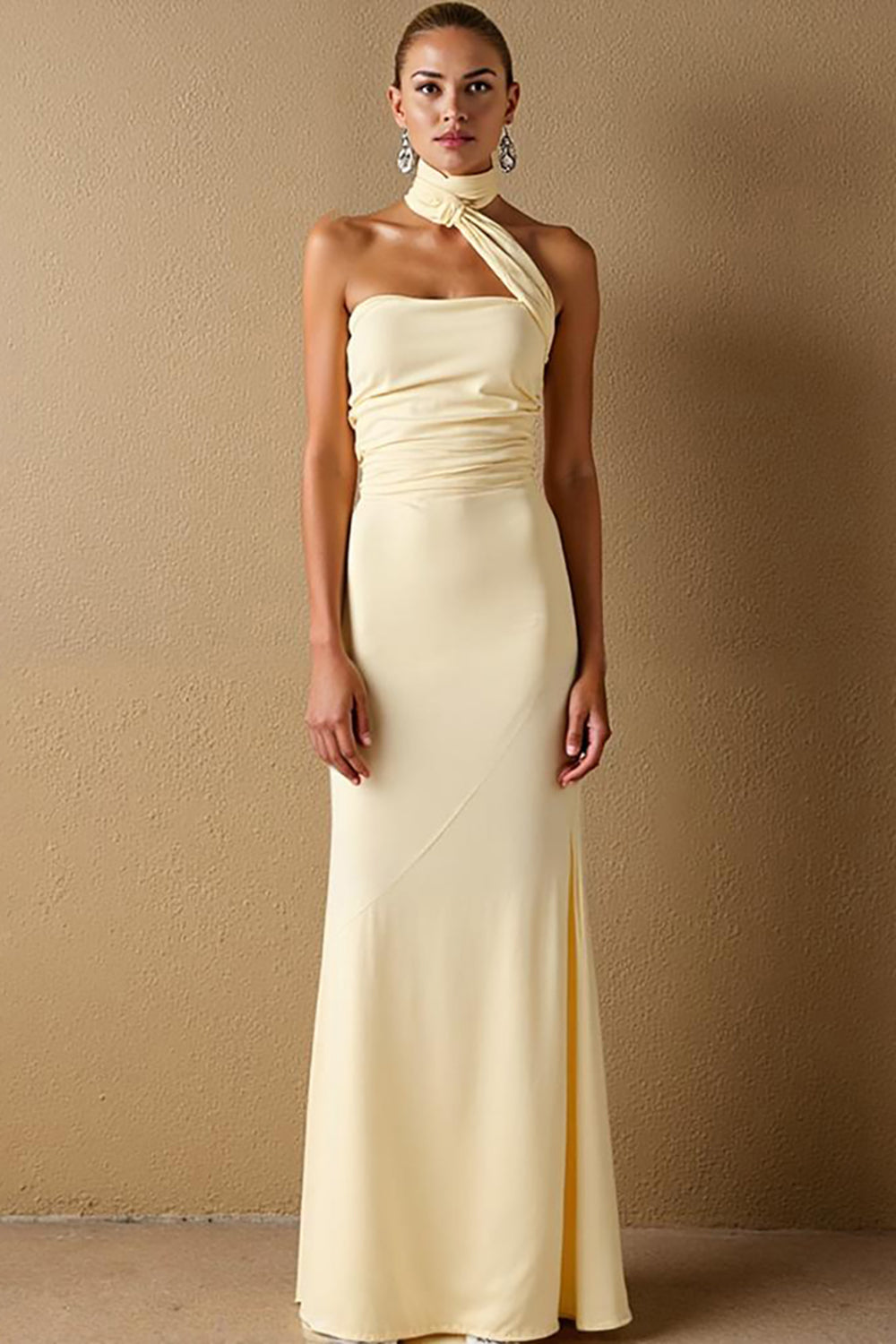 Narzissen Satin Etui Neckholder Langes Abendkleid