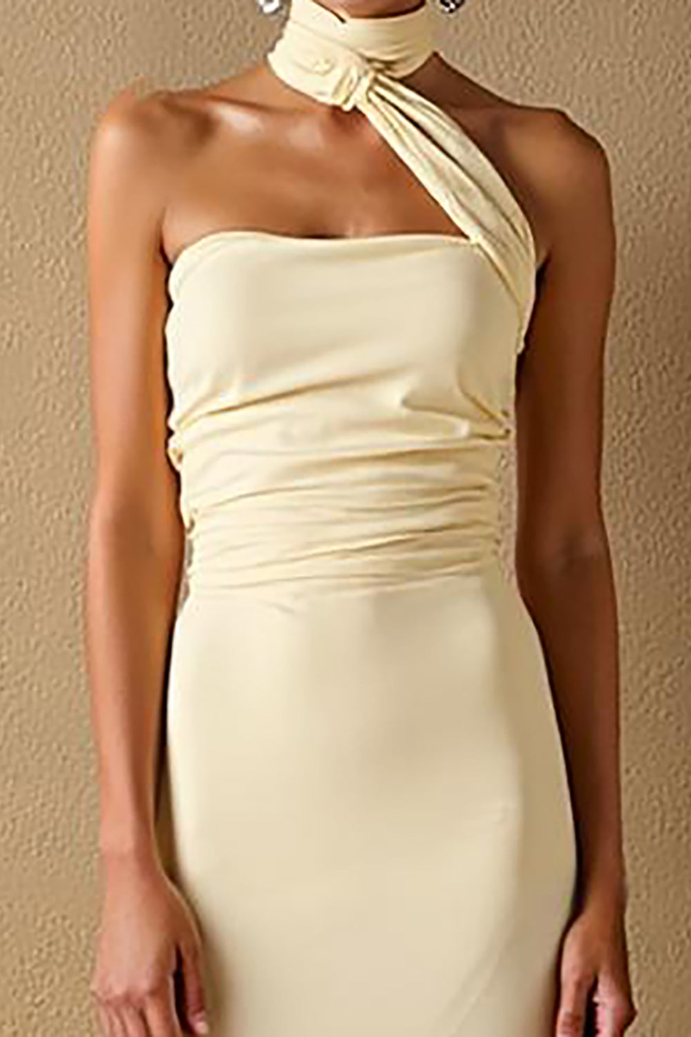 Narzissen Satin Etui Neckholder Langes Abendkleid
