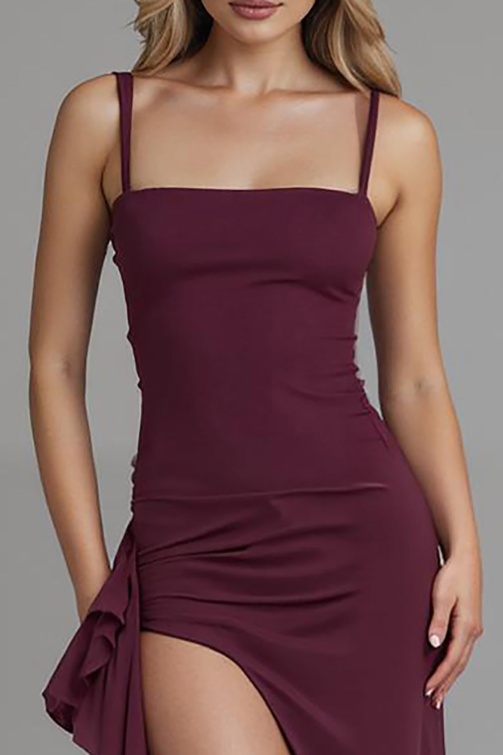 Dunkelrotes Etui Abendkleid aus Satin mit Schlitz und Spaghettiträgern