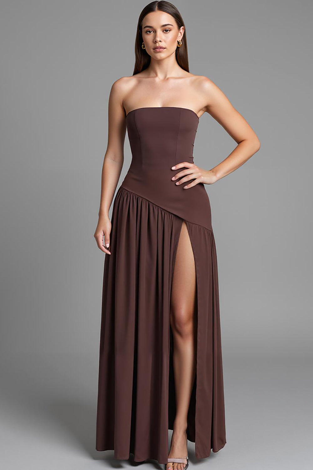 Kaffee Trägerloses A-Linie Abendkleid aus Baumwolle mit Rüschen und Schlitz