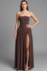 Kaffee Trägerloses A-Linie Abendkleid aus Baumwolle mit Rüschen und Schlitz