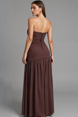 Kaffee Trägerloses A-Linie Abendkleid aus Baumwolle mit Rüschen und Schlitz