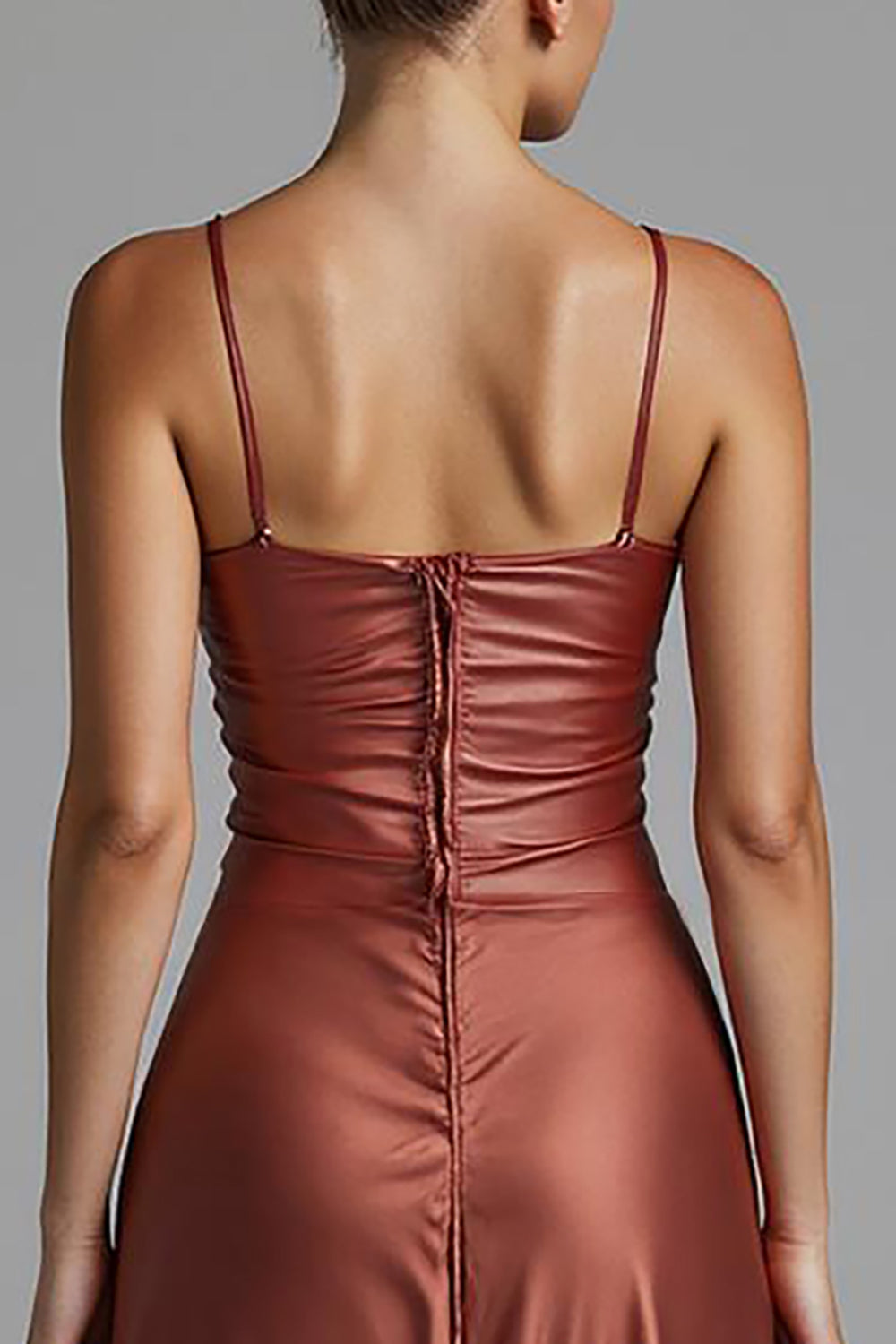 Cabernet Etui Hoch Niedrig Spaghettiträger Abendkleid mit Rüschen