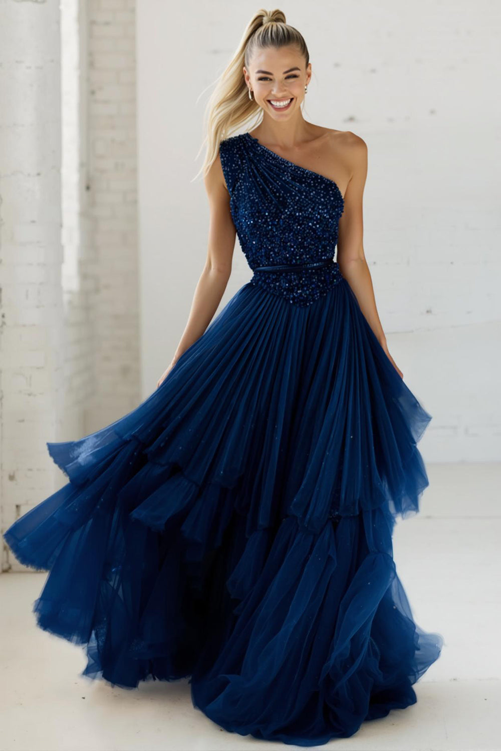 Glitzerndes Marineblaues Eine Schulter Pailletten A-Linie Hochzeitsgastkleid mit Rüschen