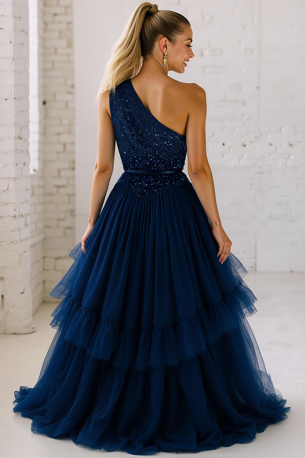 Glitzerndes Marineblaues Eine Schulter Pailletten A-Linie Hochzeitsgastkleid mit Rüschen