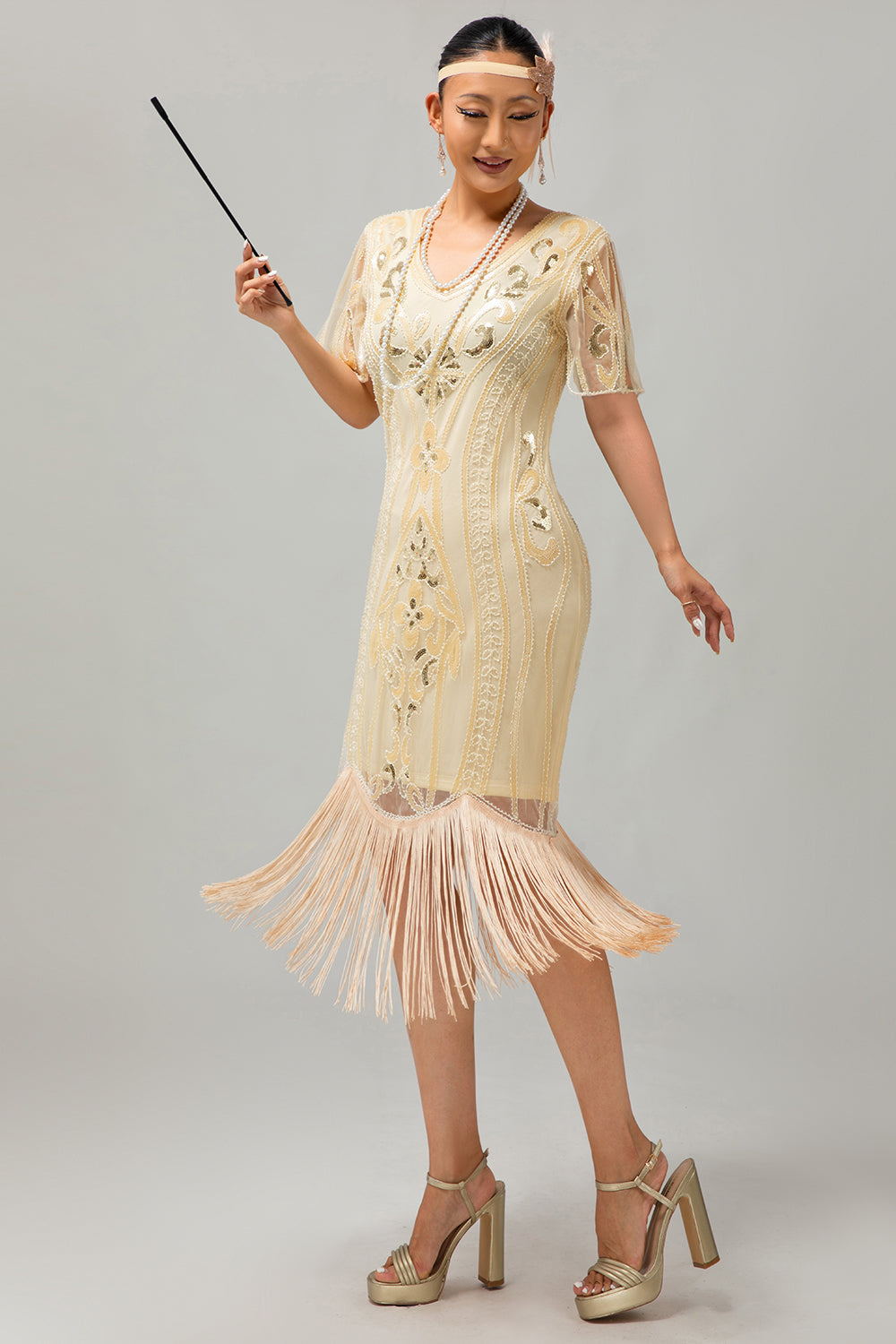 Aprikose Fransen Pailletten Flapperkleid aus den 1920er Jahren mit kurzen Ärmeln