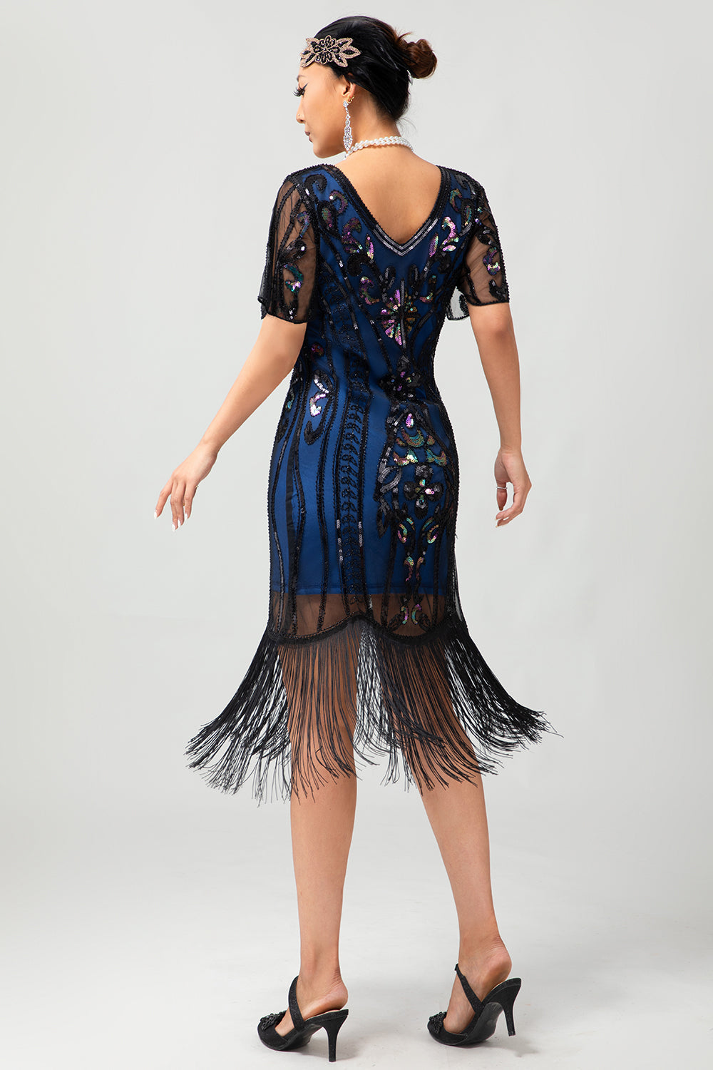 Aprikose Fransen Pailletten Flapperkleid aus den 1920er Jahren mit kurzen Ärmeln