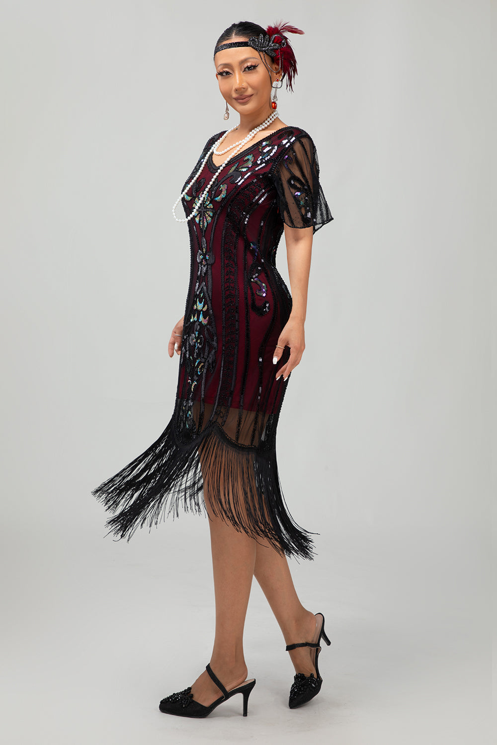 Burgunder Enges Kleid aus den 1920er Jahren mit Fransen und Pailletten