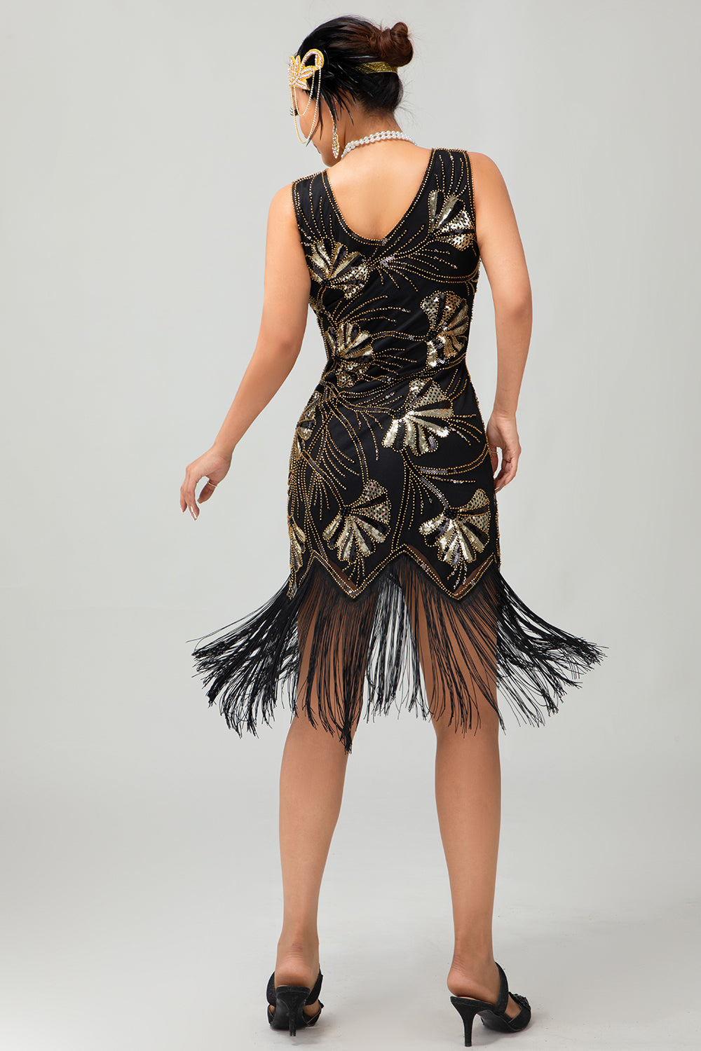 Grünes Goldenes Paillettenkleid mit V-Ausschnitt und Bodycon aus den 1920er Jahren mit Quasten