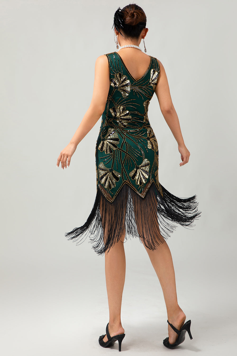 Grünes Goldenes Paillettenkleid mit V-Ausschnitt und Bodycon aus den 1920er Jahren mit Quasten
