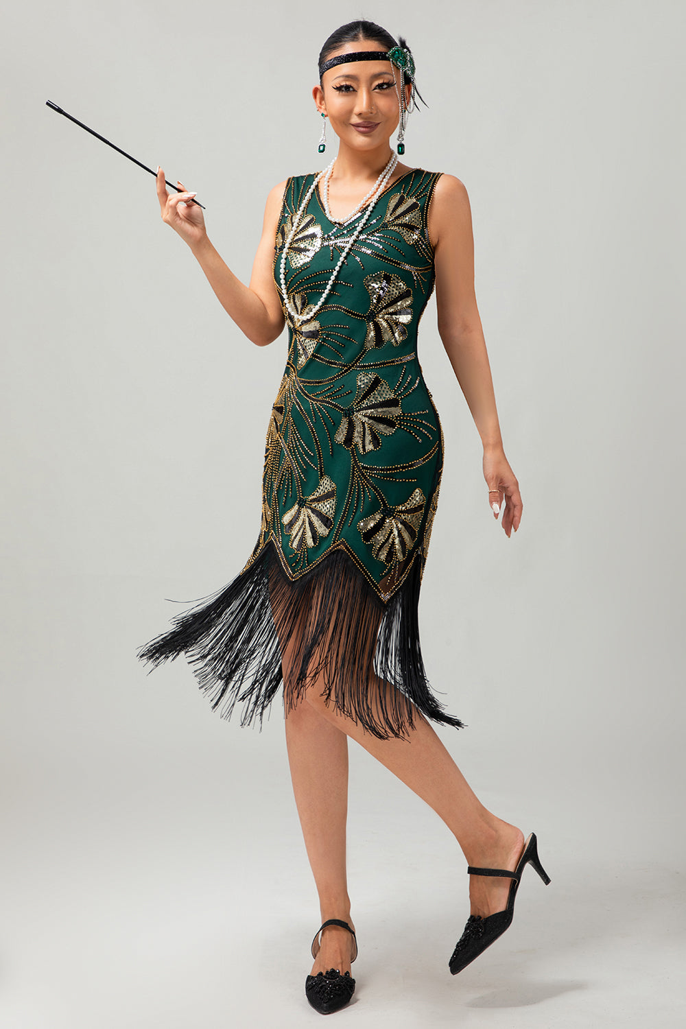 Grünes Goldenes Paillettenkleid mit V-Ausschnitt und Bodycon aus den 1920er Jahren mit Quasten