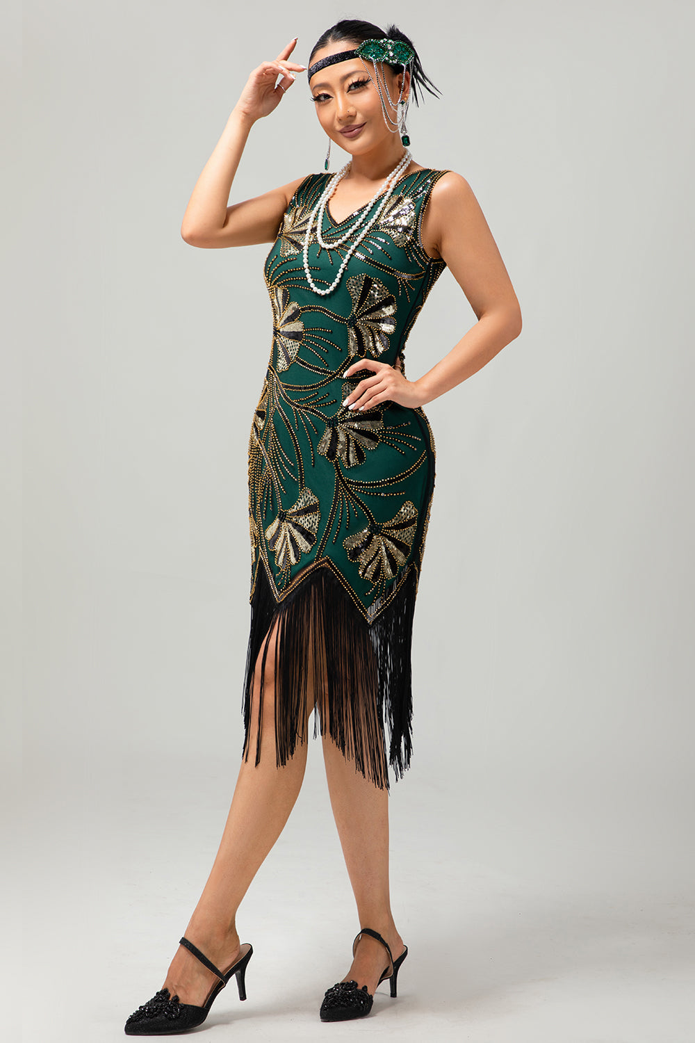Grünes Goldenes Paillettenkleid mit V-Ausschnitt und Bodycon aus den 1920er Jahren mit Quasten