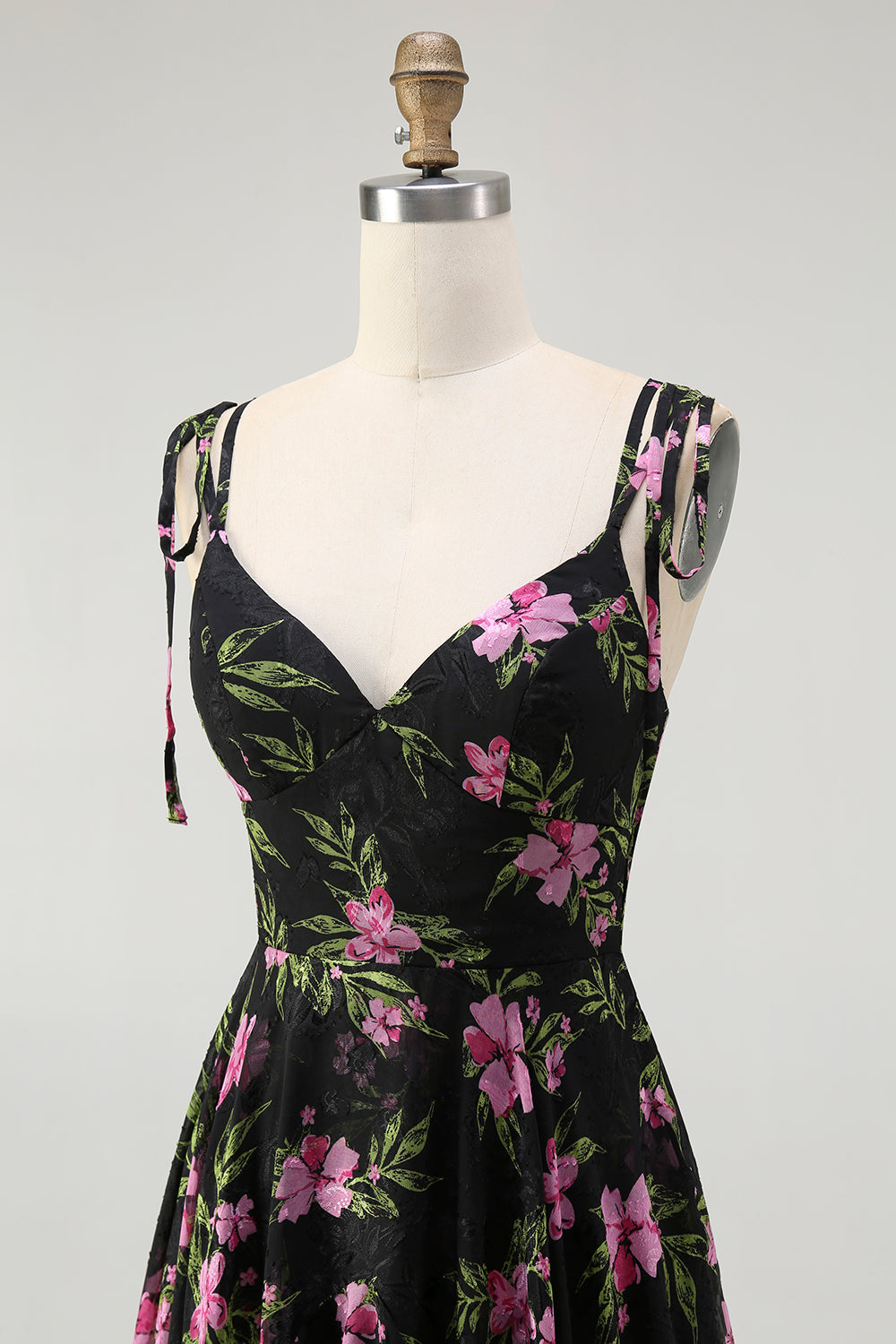 Schwarzes Rosa Geblümtes Langes Gestuftes Brautjungfernkleid mit Spaghettiträgern