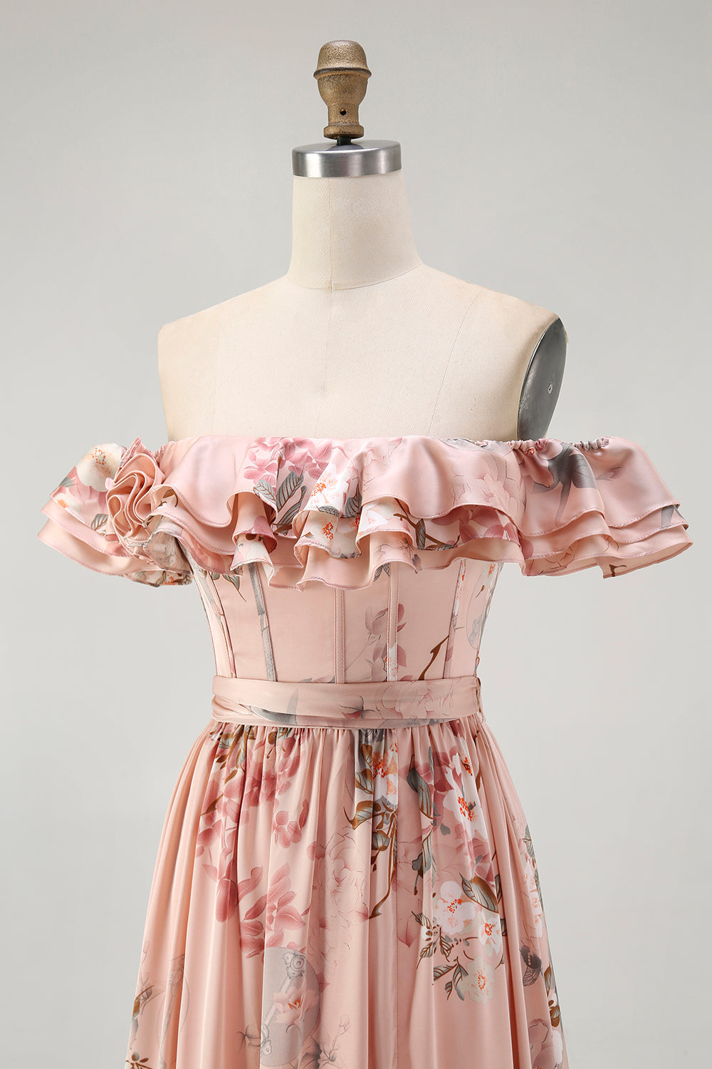 Blush Geblümtes Schulterfreies Brautjungfernkleid mit Rüschen