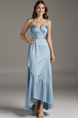 Himmelblaues Abendkleid mit Spaghettiträgern und Rüschen