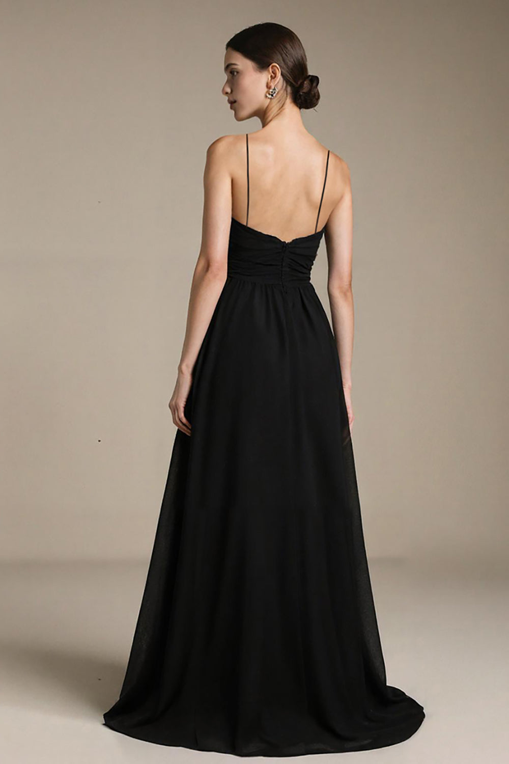 A Linie Schwarzes Abendkleid mit V-Ausschnitt und Schlitz