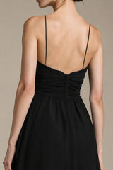 A Linie Schwarzes Abendkleid mit V-Ausschnitt und Schlitz