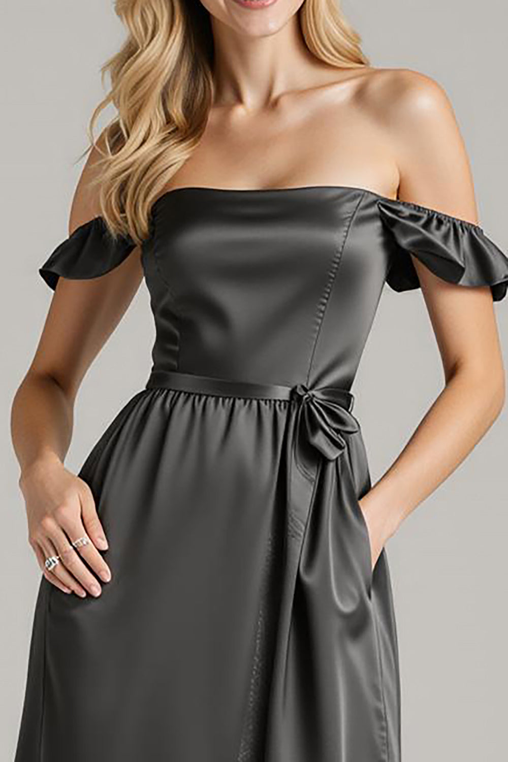 Schwarzes Schulterfreies Langes Abendkleid aus Satin mit Rüschen