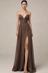 Braunes Satin Herzausschnitt Langes Abendkleid mit Schlitz
