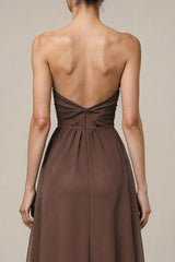 Braunes Satin Herzausschnitt Langes Abendkleid mit Schlitz