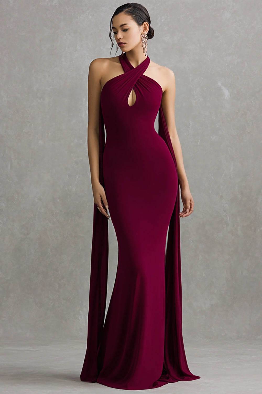 Burgunderrotes Neckholder Spandex Meerjungfrau Langes Ballkleid