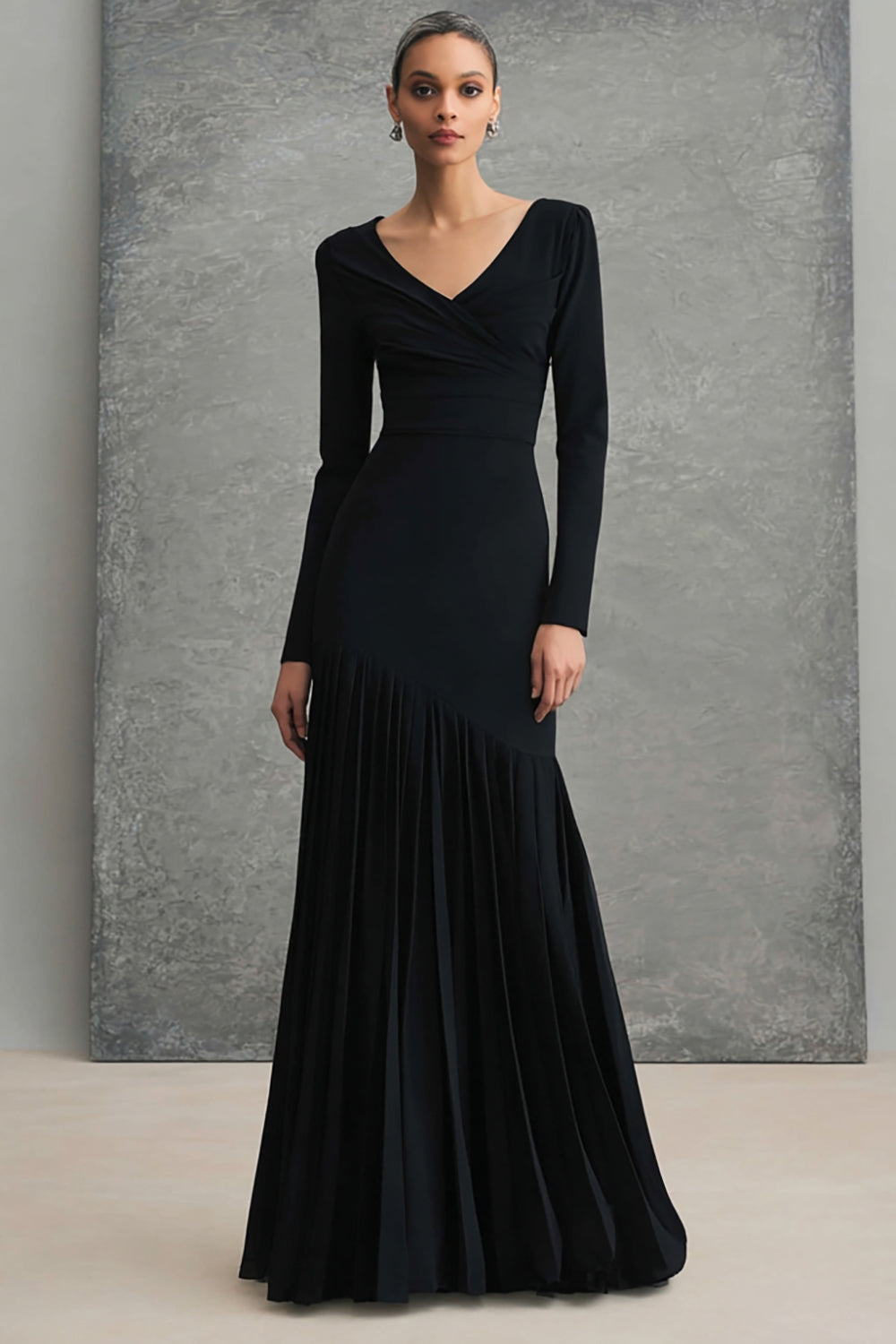 Schwarzs Langes Ballkleid mit V-Ausschnitt und Rüschen