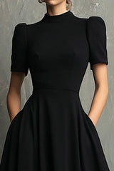 Schwarzes A-Linie Abendkleid mit kurzen Ärmeln