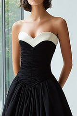 Trägerloses Schwarz-weißes Ballkleid aus Satin in A-Linie