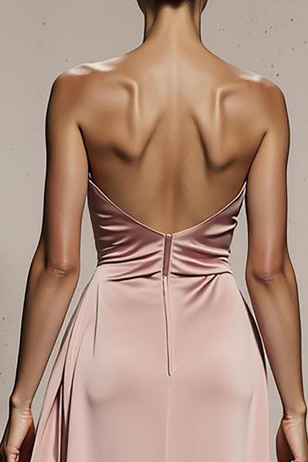 Schulterfreies Hellrosa Etui Abendkleid