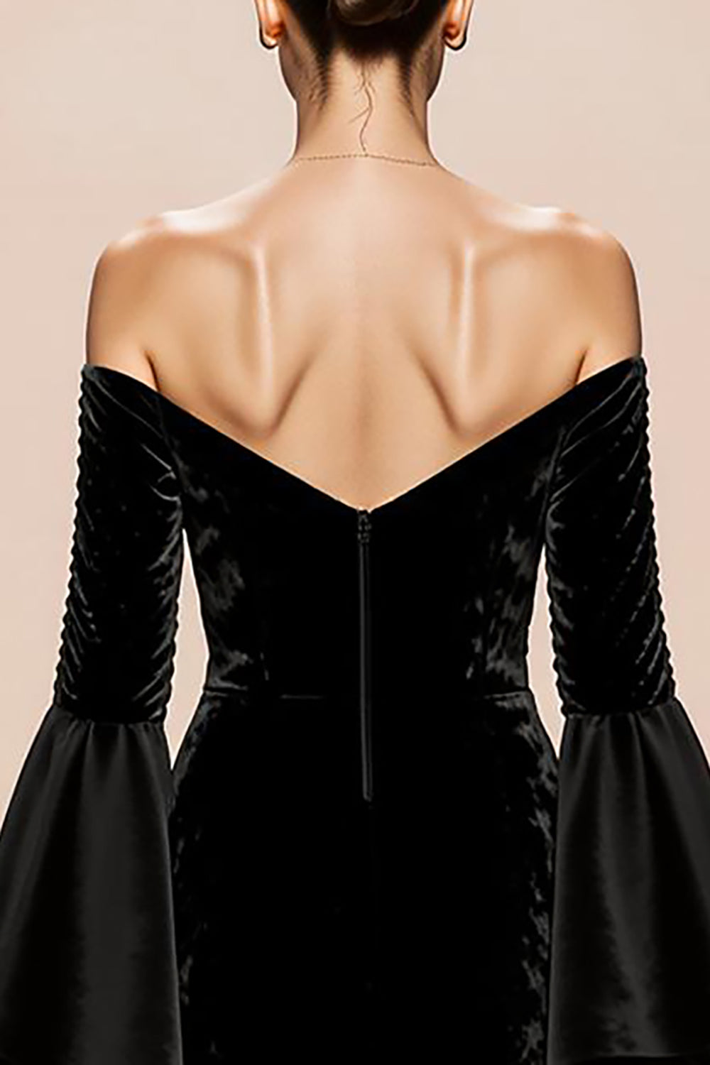 Schwarzes Meerjungfrauen Schulterfreies Abendkleid aus Samt mit Schlitz