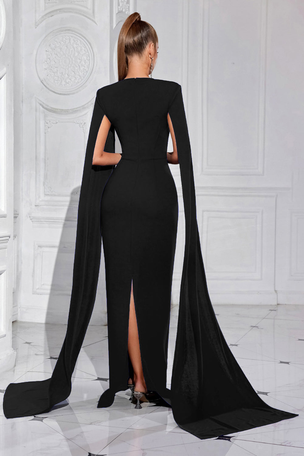 Schwarzes Etui Langes Ballkleid mit Umhang