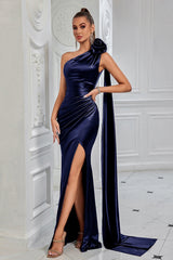 Marineblaues Satin Etui Langes Ballkleid mit einer Schulter und Rüschen und seitlichem Umhang