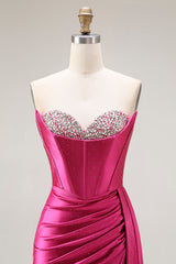 Glitzerndes Fuchsia Meerjungfrau Herzausschnitt Perlenbesetztes Plissiertes Langes Ballkleid mit Schlitz