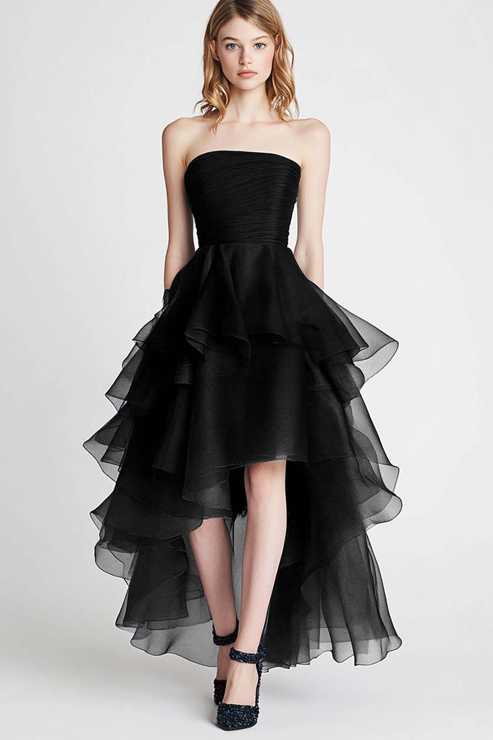 Organza A Linie Marineblaues Trägerloses Gestuftes Ballkleid