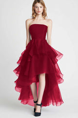 Organza A Linie Marineblaues Trägerloses Gestuftes Ballkleid