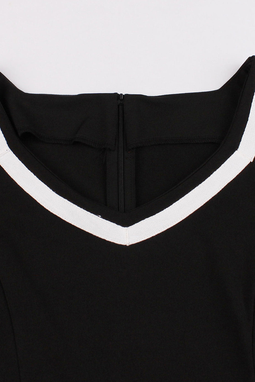 V-Ausschnitt kurze Ärmel schwarz 1950er Jahre Rockabilly Kleid mit Gürtel