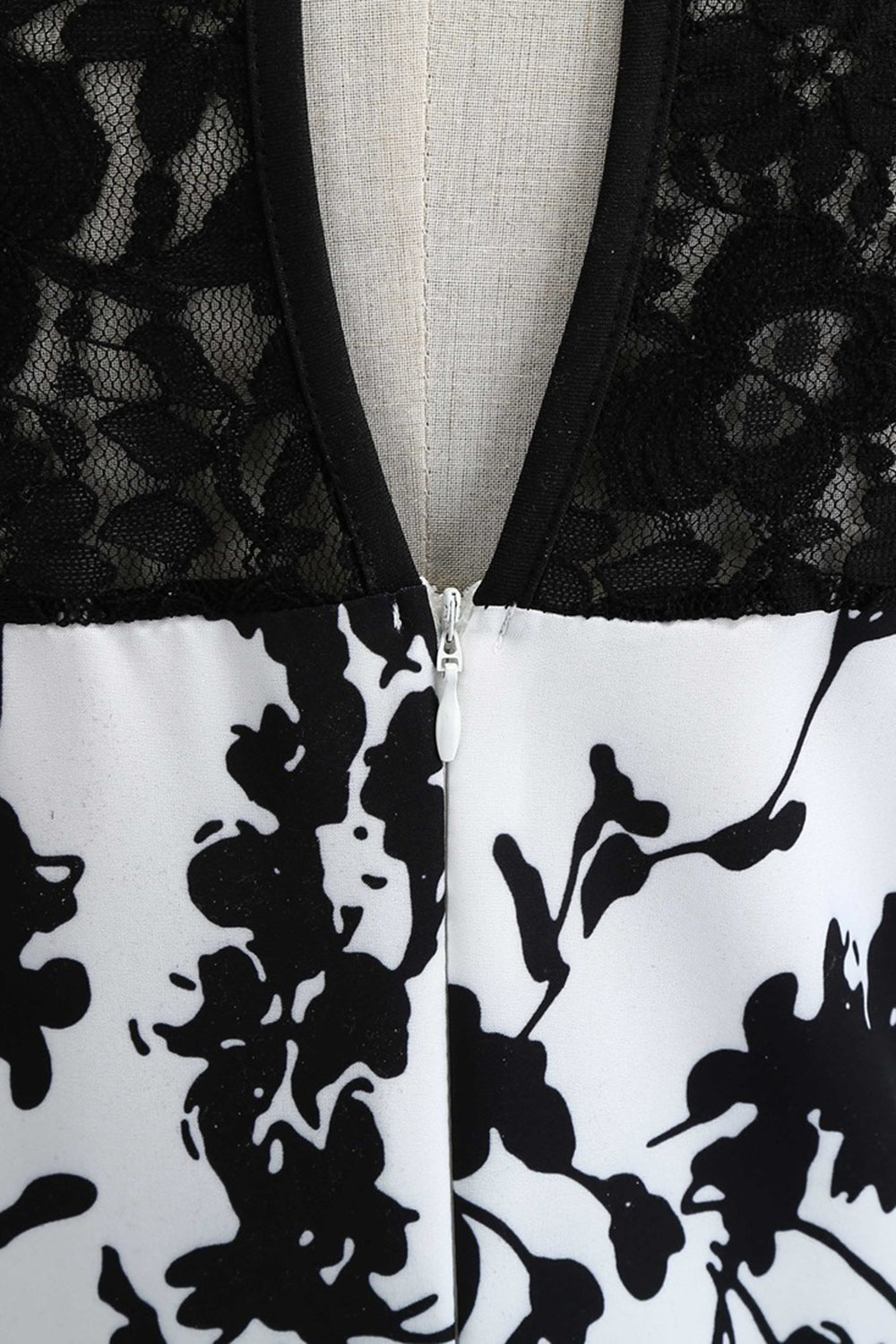 Ärmelloses bedrucktes weißes Rockabilly Kleid mit U-Ausschnitt und Schärpe