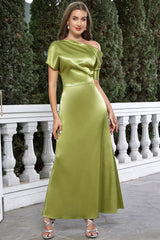 Satin-Matcha-Kleid mit kurzen Ärmeln
