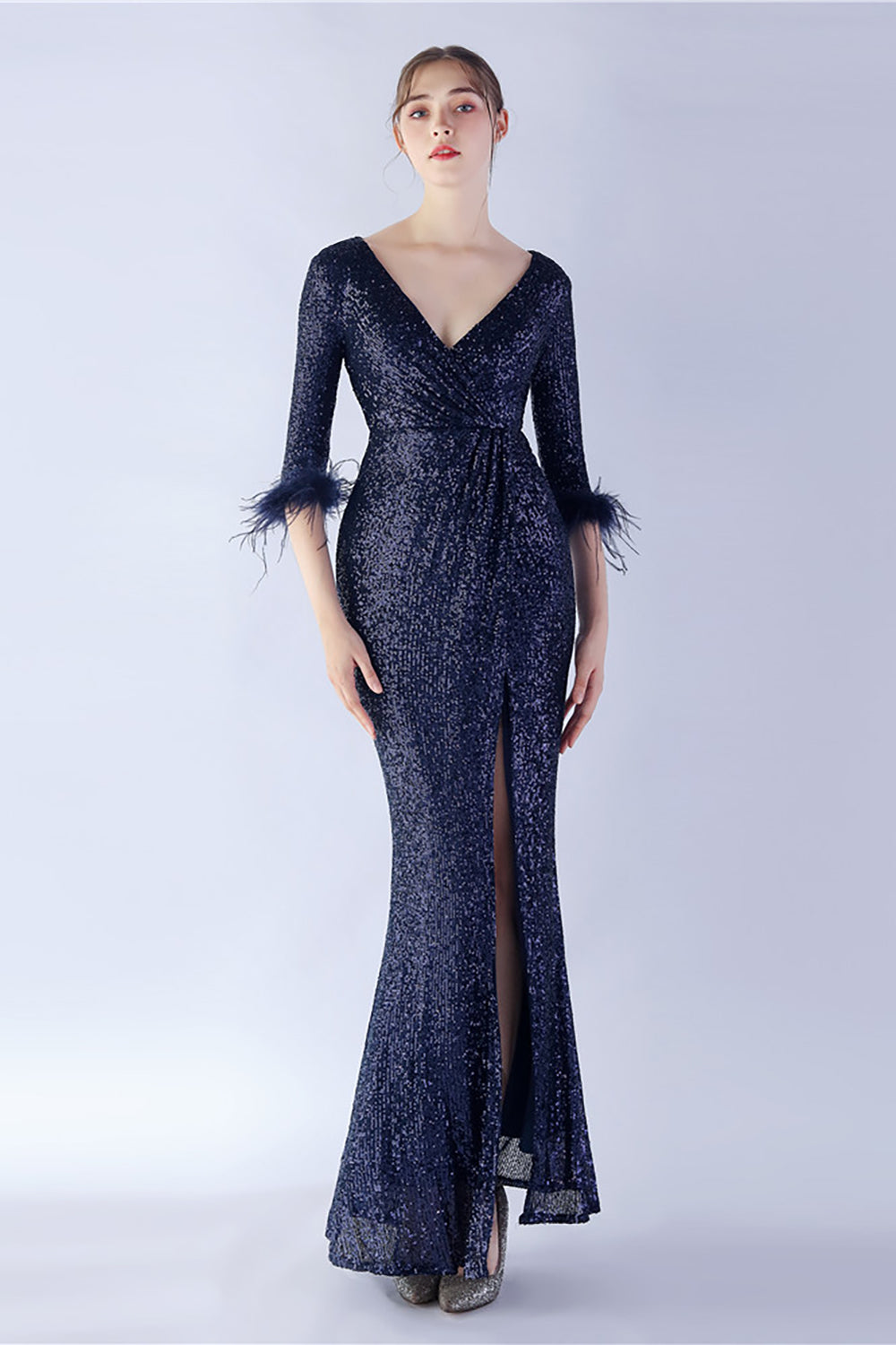 Marineblaues V-Ausschnitt Ballkleid mit Pailletten und halben Ärmeln und Federn