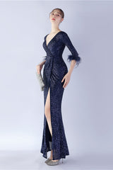 Marineblaues V-Ausschnitt Ballkleid mit Pailletten und halben Ärmeln und Federn