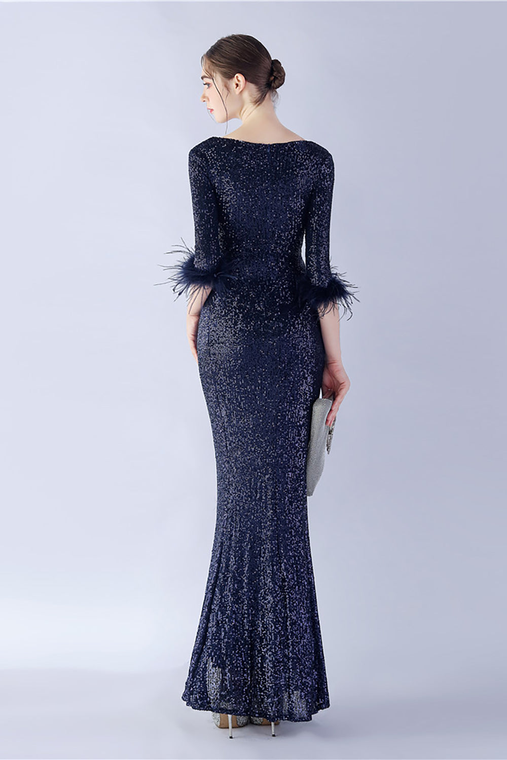 Marineblaues V-Ausschnitt Ballkleid mit Pailletten und halben Ärmeln und Federn