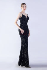 Glitzer Meerjungfrau Spaghettiträger Perlen Schwarzes Ballkleid mit Schlitz