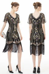 Glitzerndes Kleid aus den 1920er Jahren mit schwarzen Fransen und kurzen Ärmeln