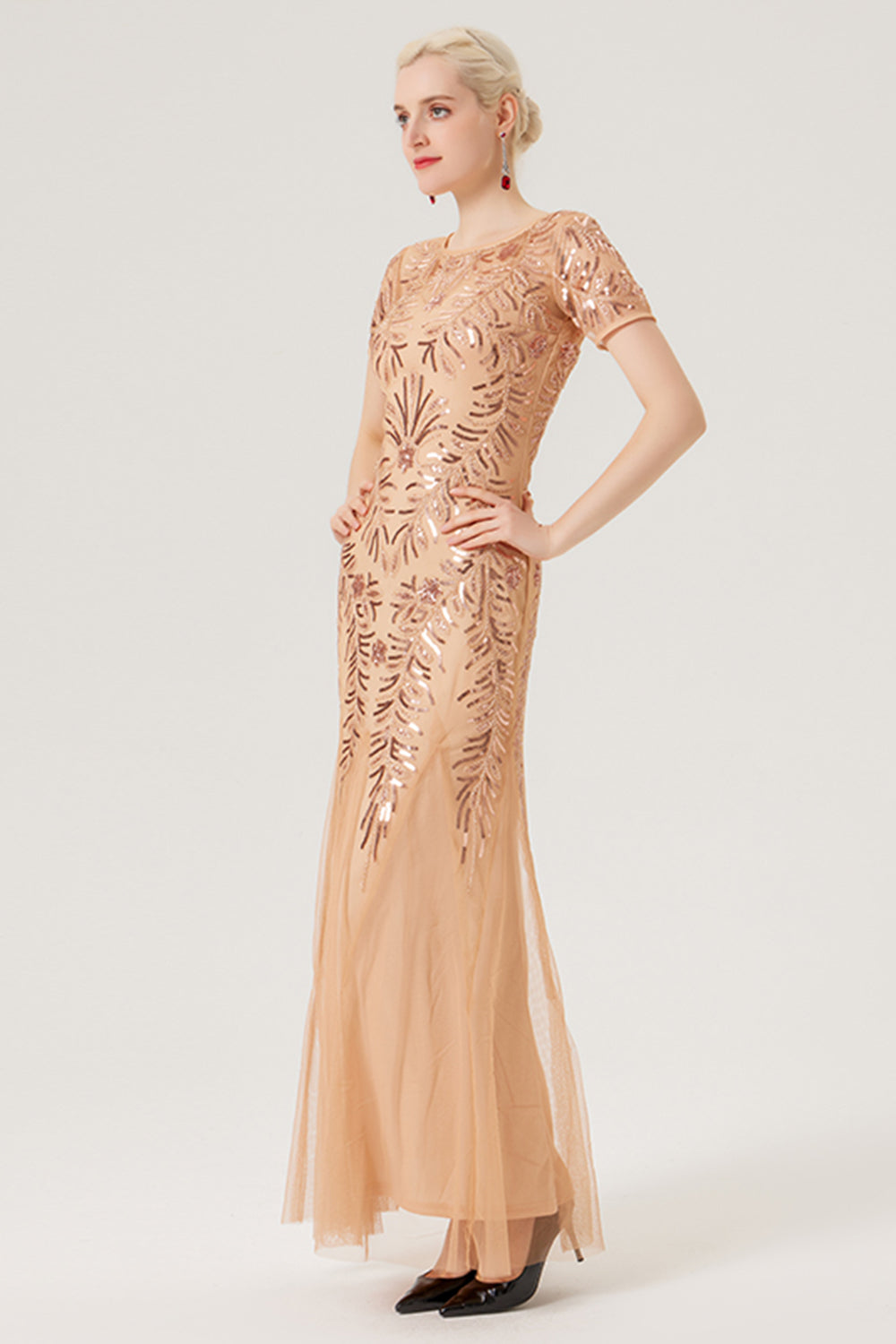 Schwarzes goldenes Paillettenkleid aus den 1920er Jahren mit kurzen Ärmeln