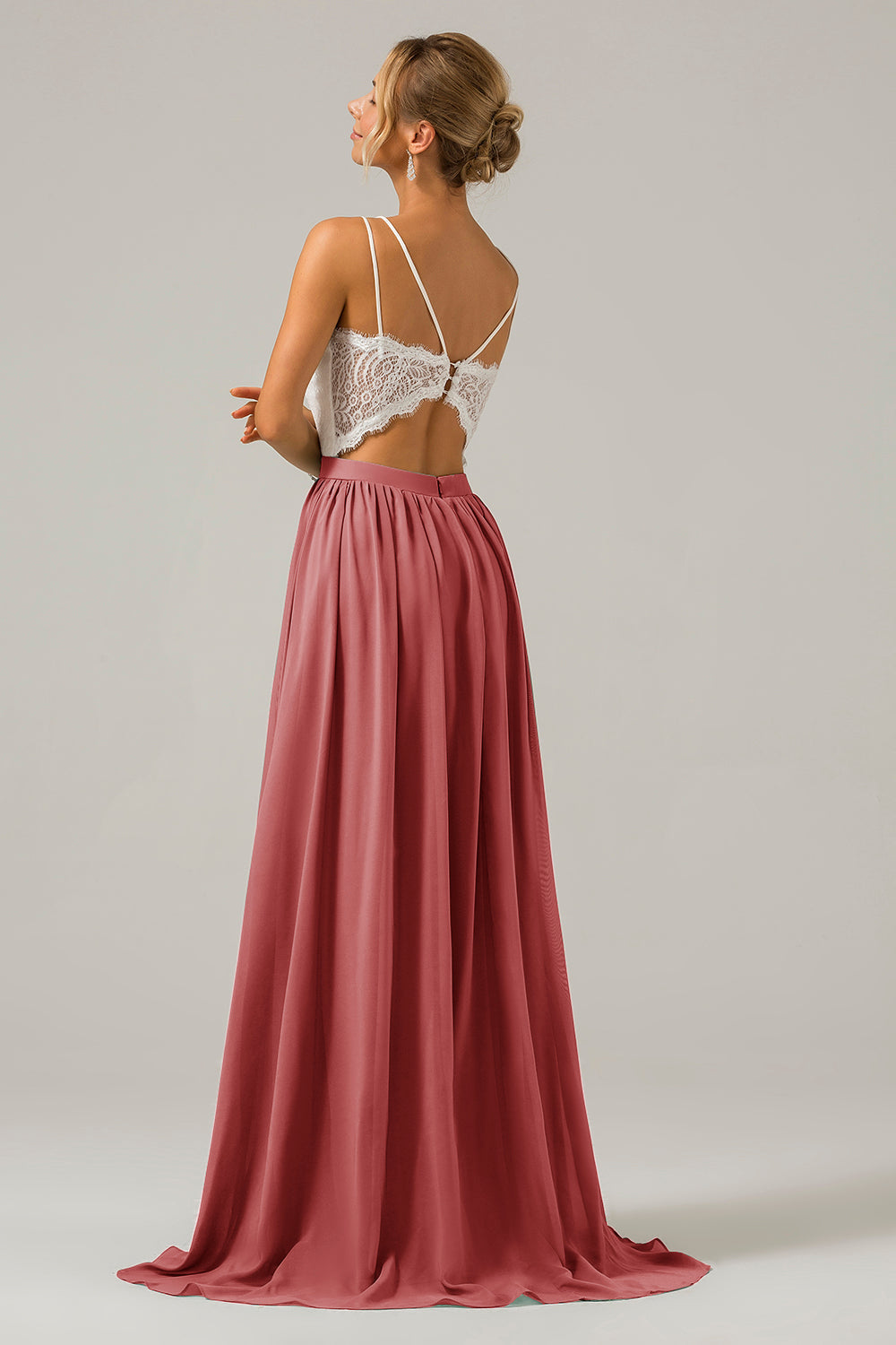 A-Linie V-Ausschnitt Boho Chiffon Langes Brautjungfernkleid mit offenem Rücken und Spitze Blush Rosa