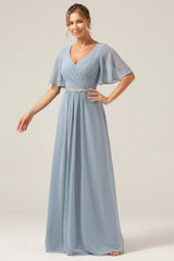 Staubblaues A-Linie Chiffon Brautjungfernkleid mit V-Ausschnitt und kurzen Ärmeln