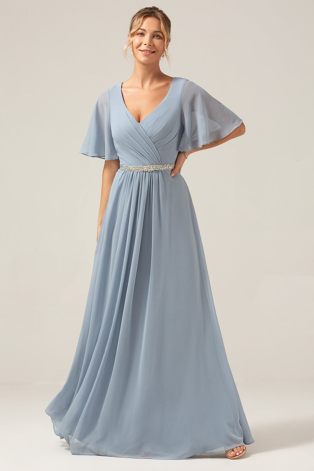 Staubblaues A-Linie Chiffon Brautjungfernkleid mit V-Ausschnitt und kurzen Ärmeln